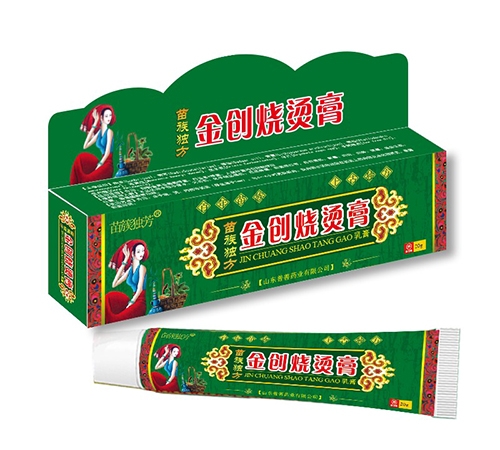 ����C����