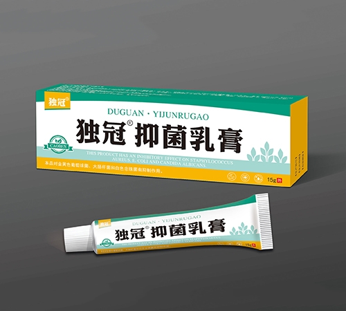 �����־����